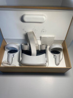 Oculus Meta Quest 2 W/ 2 Motion Controllers