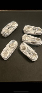 Brand New 5 piece Apple Iphone 3G Model Headphones