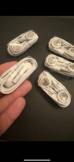 Brand New 5 piece Apple Iphone 3G Model Headphones