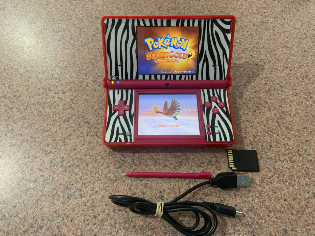 Nintendo DSi w 400+ games Mario Pokémon Hard LEGO Case see 2nd pic