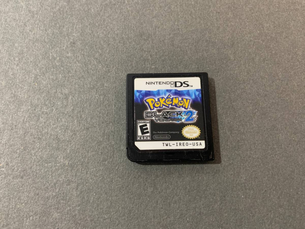Pokémon Black Version 2 Nintendo DS (2DS & 3DS Playable) Authentic