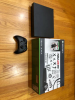 Microsoft Xbox One X 1TB 4K / BLU RAY DVD-ROM