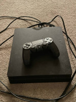 Playstation 4 slim, black, good condition (clean and sanitize before using it!)