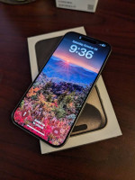 Apple iPhone 15 pro titanium, unlocked