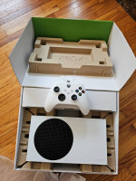 XBOX Series S - original packaging, controller, power and hdmi cables