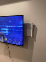 X Box One S: Wall mount + all wires + 2 controllers