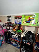 10 collectibe Nintendo Items/consoles great for any retro gamer/collector!