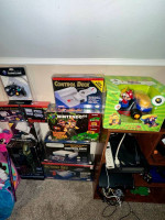 10 collectibe Nintendo Items/consoles great for any retro gamer/collector!