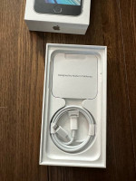 Iphone se 2020 2nd gen 64gb white at&t