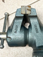 UNUSED WILTON MODEL 100 VISE- 4" JAWS