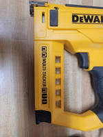 DEWALT ELECTRIC STAPLE GUN