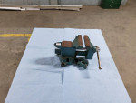 3 1/2" swivel bench vise