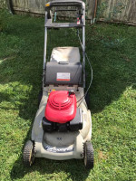 Honda Harmony 215 self propel dual blade mulching lawn mower