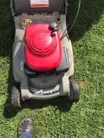 Honda Harmony 215 self propel dual blade mulching lawn mower