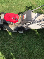 Honda Harmony 215 self propel dual blade mulching lawn mower
