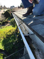 UNCLE SQUEEGEES GUTTER CLEANING | Cleaning, De-Clogging, Repair, Downs