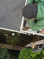 UNCLE SQUEEGEES GUTTER CLEANING | Cleaning, De-Clogging, Repair, Downs
