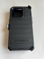 Otterbox Defender for Iphone 14pro NOT THE MAX