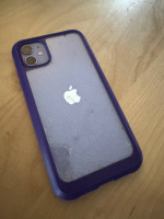 Iphone 11 (cracked rear glass)