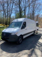 Professional Movers ●● Moving Services ●● Man with a Van