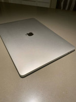2019 MacBook Pro 16” A2141 i9 2.3GHz 1TB SSD 16gb RAM