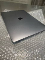 2019 MacBook Pro 15” A1990 i9 2.3ghz 512gb SSD 16gb Memory DDR4