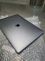 2019 MacBook Pro 15” A1990 i9 2.3ghz 512gb SSD 16gb Memory DDR4