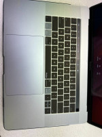 MACBOOK PRO 15" 2018, INTEL I7, 16GBRAM, 250GBSSD, RADEON PRO 555X 4GB