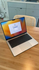 Macbook Pro (M2 Max - 1TB 32GB RAM)