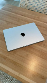 Macbook Pro (M2 Max - 1TB 32GB RAM)