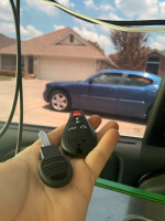 AUTO LOCKSMITH π LOCKOUTS - LOST KEYS - REMOTE PROGRAMMING FOBS