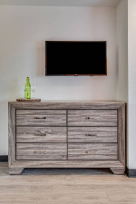 Free Premium Cable TV, Free Utilities, Studio