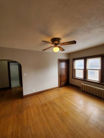 Charming 2BED/1BATH Riverwest Apartment