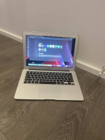 Macbook Air 13” 2017 / Perfect for School / Works Great