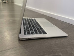 Macbook Air 13” 2017 / Perfect for School / Works Great