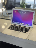 Macbook Air 13” 2017 / Perfect for School / Works Great