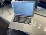 Macbook Air 13” 2017 / Perfect for School / Works Great