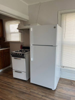 Small 1 Bdr 2nd floor apt