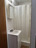 Small 1 Bdr 2nd floor apt
