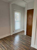Small 1 Bdr 2nd floor apt