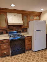 Must Be Seen Large Lovely 5 rooms in 2 family all utilities includes