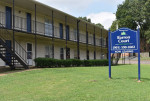24-Hour Maintenance, Friendly Staff, Mini-Blinds