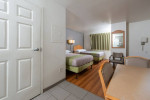 Free Premium Cable TV, Elevator Access, Studio/1B