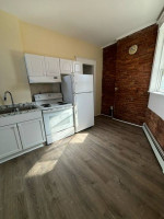 Spacious Three Bed Rooms - Center Square