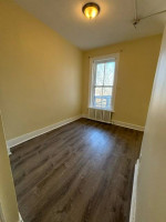 Spacious Three Bed Rooms - Center Square