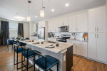 Plenty of space and amazing views from this 862 sq ft 1 bed/1 bath!