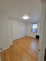 BEAUTIFUL BRIGHT GREAT DEAL BY PRATT, CAFES, SHOPS. W/D IN UNIT