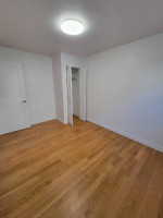 BEAUTIFUL BRIGHT GREAT DEAL BY PRATT, CAFES, SHOPS. W/D IN UNIT