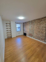 BEAUTIFUL BRIGHT GREAT DEAL BY PRATT, CAFES, SHOPS. W/D IN UNIT