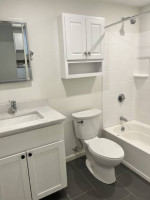 ARLINGTON CENTER** NEW HUGE 2 LEVEL ONE BED~--DECK~NO FEE